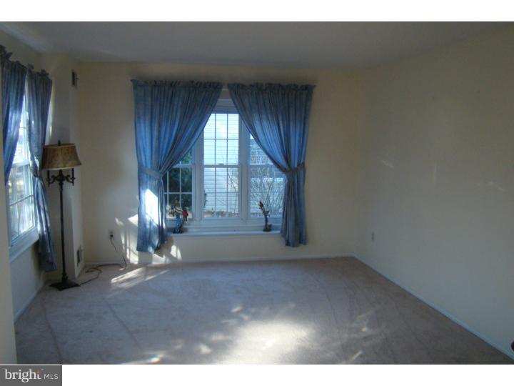 10 Uranus Road Sewell, NJ 08080 - Photo 2 of 11 Living Room