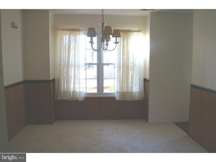 10 Uranus Road Sewell, NJ 08080 - Photo 3 of 11 Dining Room