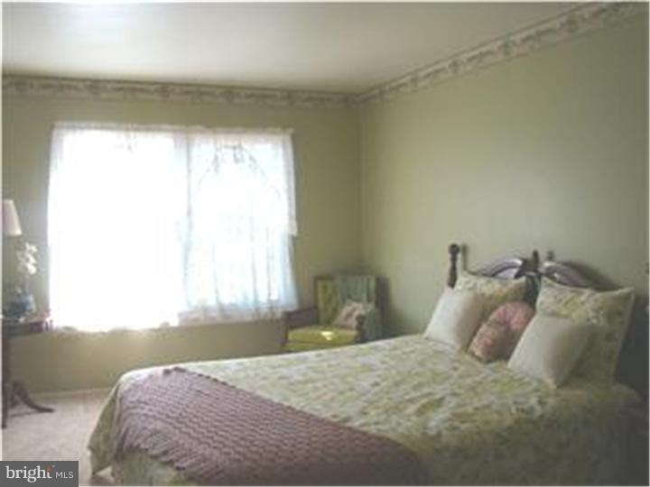 10 Uranus Road Sewell, NJ 08080 - Photo 5 of 11 Master Bedroom