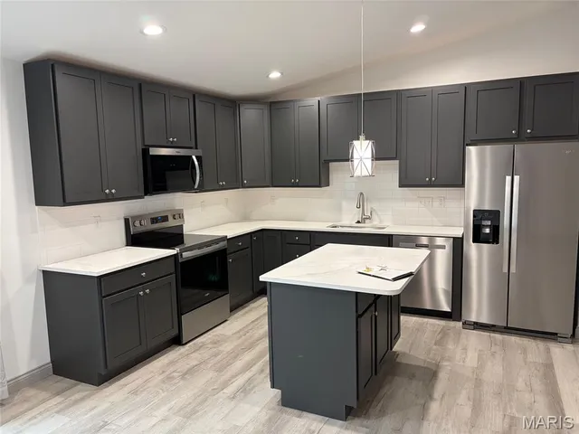 $1,900 | 28712 Woodland Heights, Warrenton, MO 63383