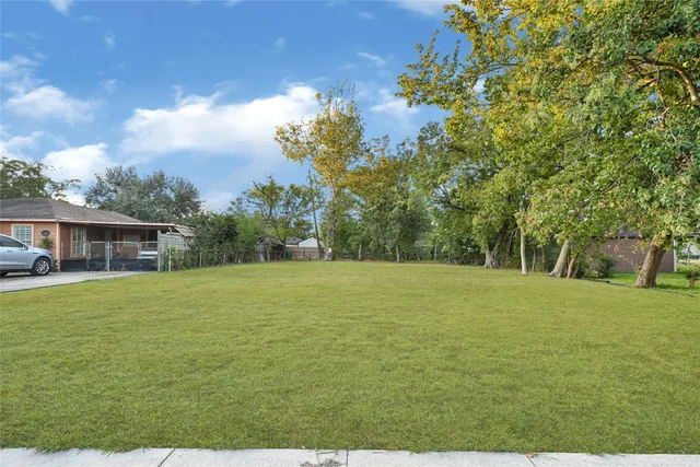 $90,000 | 1406 Lawrence Avenue, Pasadena, TX 77506