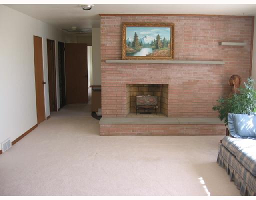 997 Cumberland Road Pittsburgh, PA 15237 - Photo 4 of 8 Living Room.