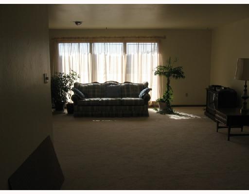 997 Cumberland Road Pittsburgh, PA 15237 - Photo 5 of 8 Living Room.