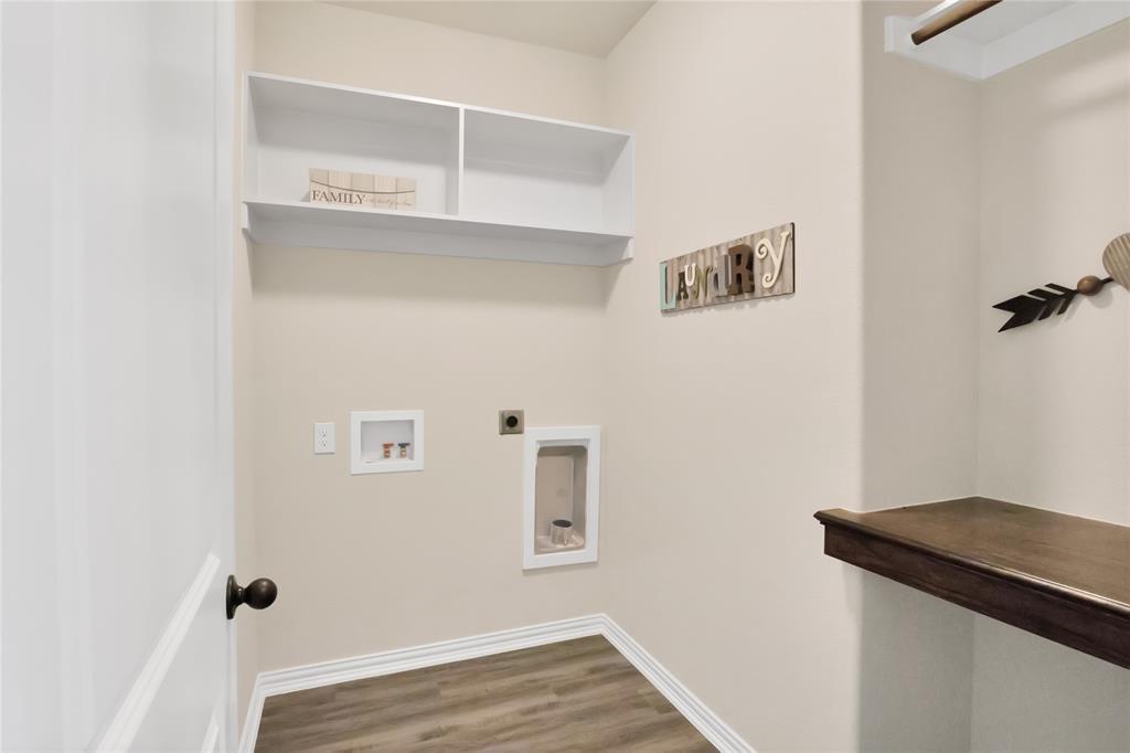 111 Panther Loop Mabank, TX 75147 - Photo 16 of 27 So many features in this room laundry room!
