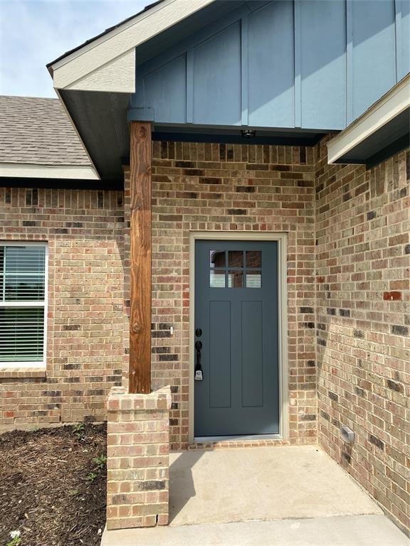 111 Panther Loop Mabank, TX 75147 - Photo 2 of 27 Choose your front door color to match your trim paint or select a black door for contrast!