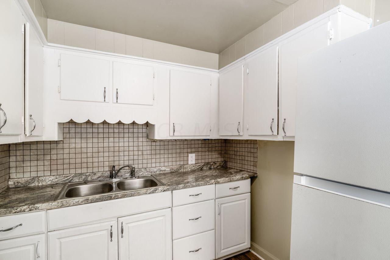 574 South Hampton Road Columbus, OH 43213 - Photo 10 of 28 S_-_574_S_Hampton_Rd_-_036