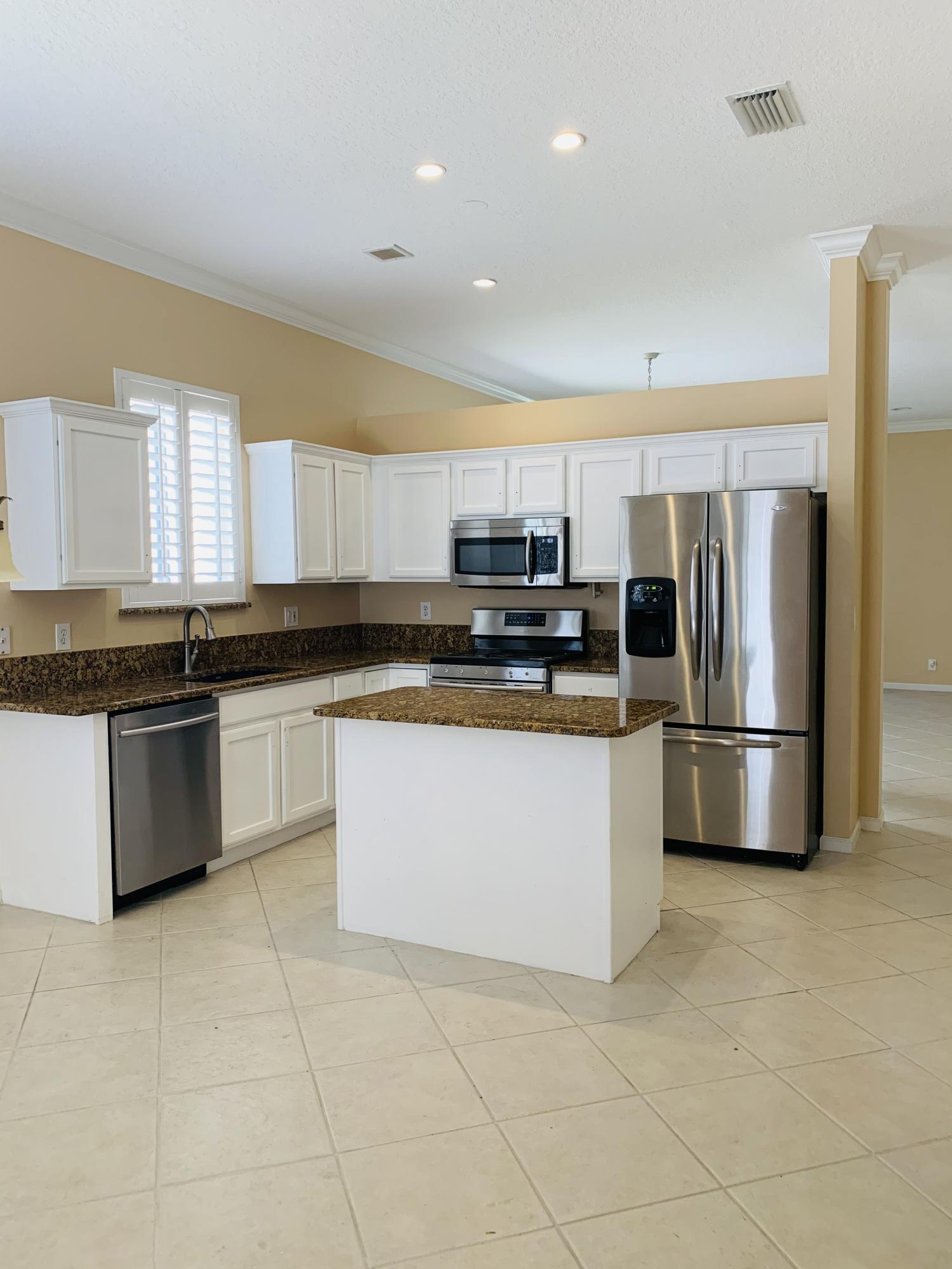 2456 Southeast Springtree Place Stuart, FL 34997 - Photo 5 of 28 Kitchen