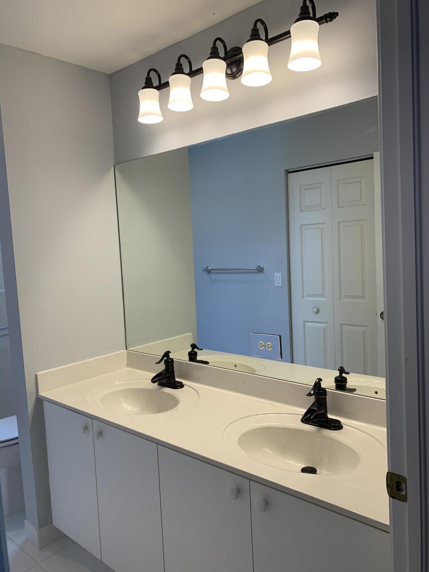 2456 Southeast Springtree Place Stuart, FL 34997 - Photo 8 of 28 Master Bath
