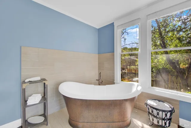 an aerial view of a tennis court