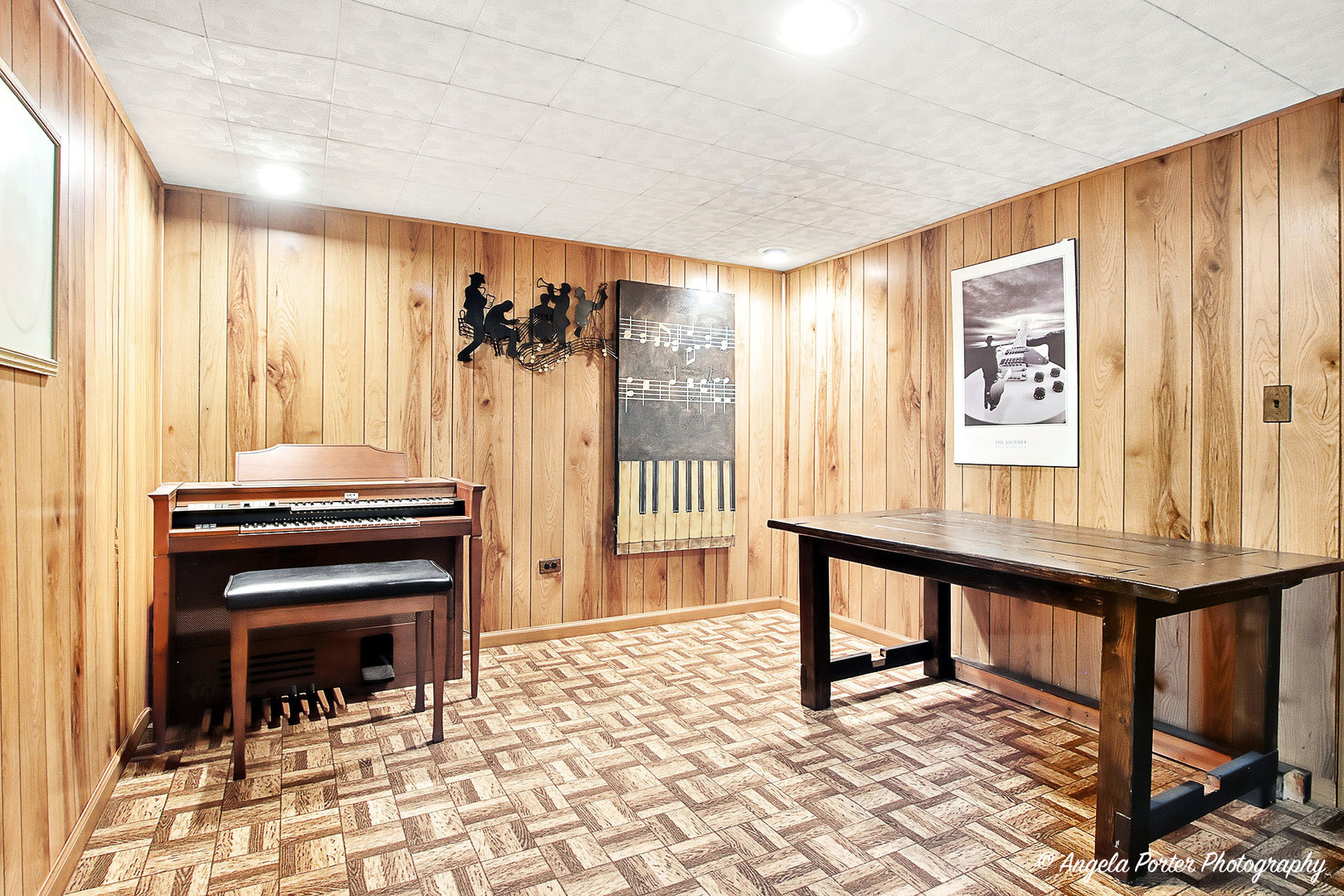453 Willow Road Wauconda, IL 60084 - Photo 24 of 29 a living room with furniture a dining table and a window