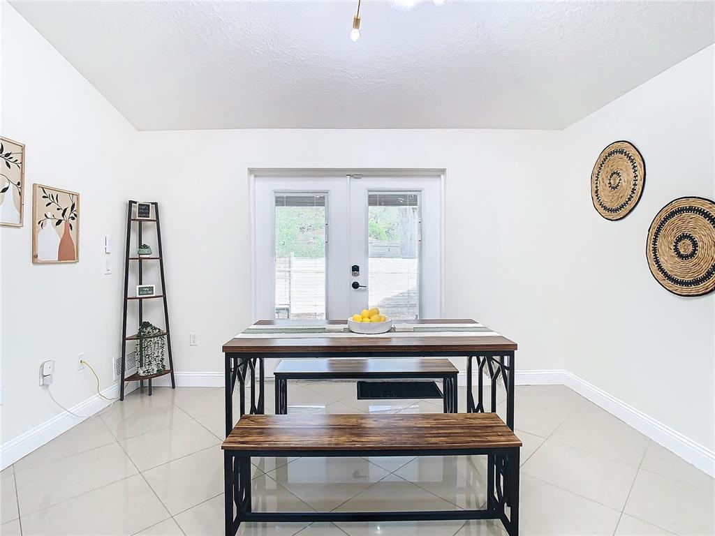 2907 West Arch Street Tampa, FL 33607 - Photo 13 of 48 a view of entryway with furniture and wooden floor