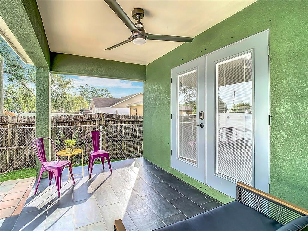 2907 West Arch Street Tampa, FL 33607 - Photo 40 of 48 a living room with furniture and a large window