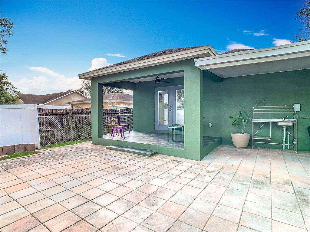 2907 West Arch Street Tampa, FL 33607 - Photo 43 of 48 a view of a house with backyard porch and sitting area