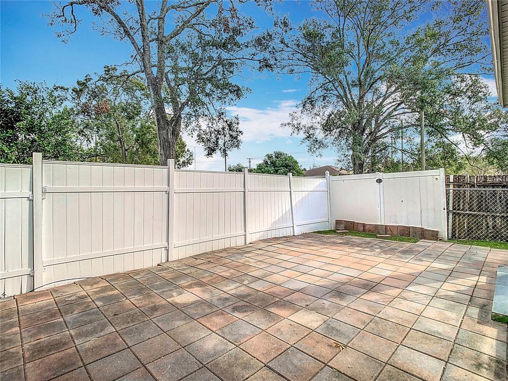 2907 West Arch Street Tampa, FL 33607 - Photo 45 of 48 a view of a backyard