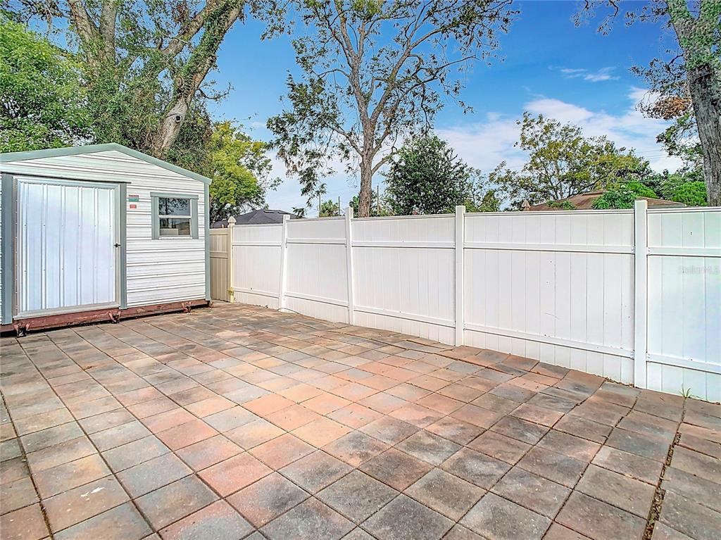 2907 West Arch Street Tampa, FL 33607 - Photo 46 of 48 a view of a backyard