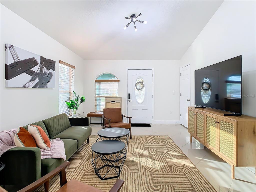 2907 West Arch Street Tampa, FL 33607 - Photo 6 of 48 a living room with furniture and a flat screen tv