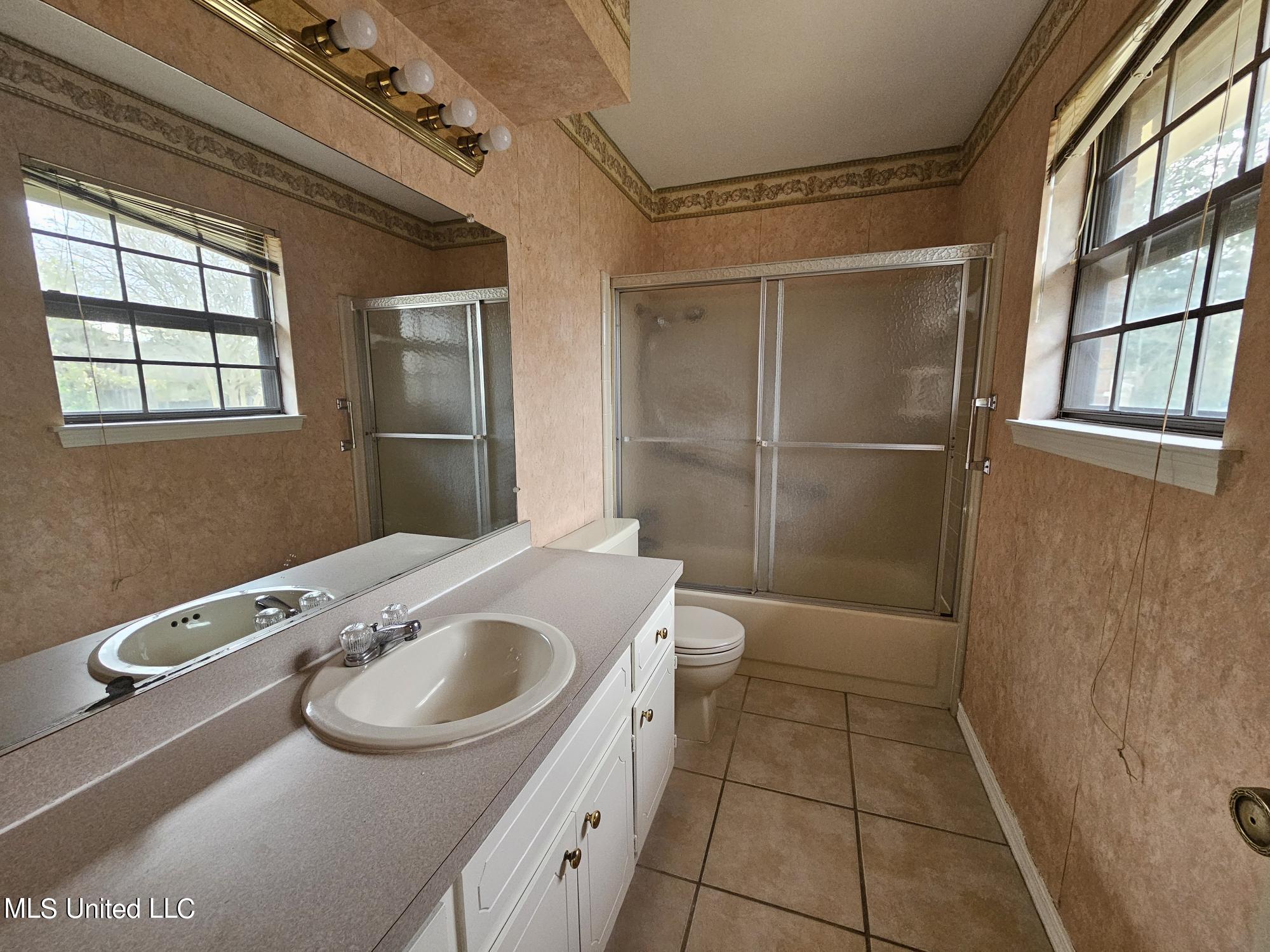 2190 Baywood Drive Biloxi, MS 39532 - Photo 11 of 14 Master bathroom