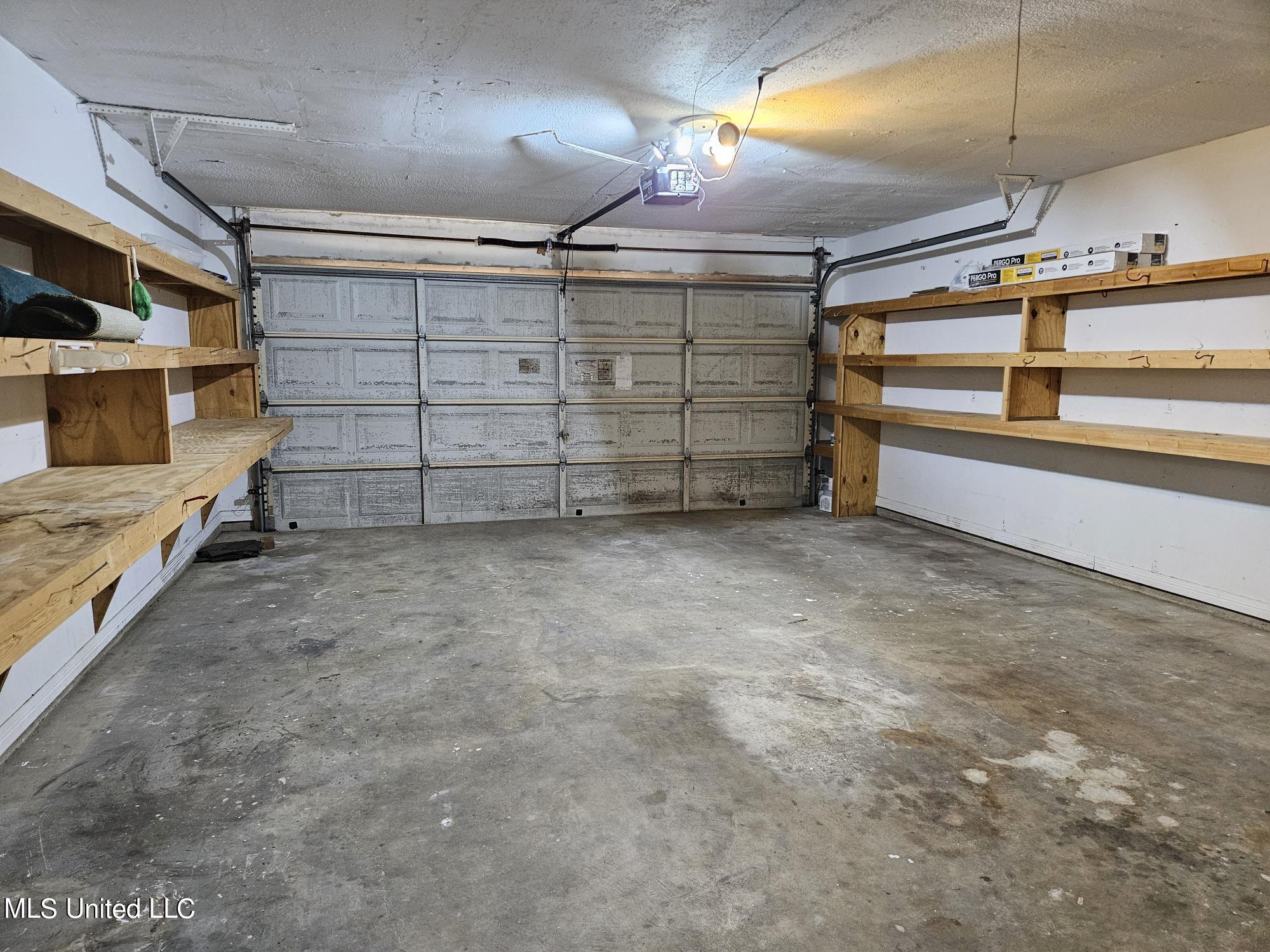 2190 Baywood Drive Biloxi, MS 39532 - Photo 14 of 14 garage