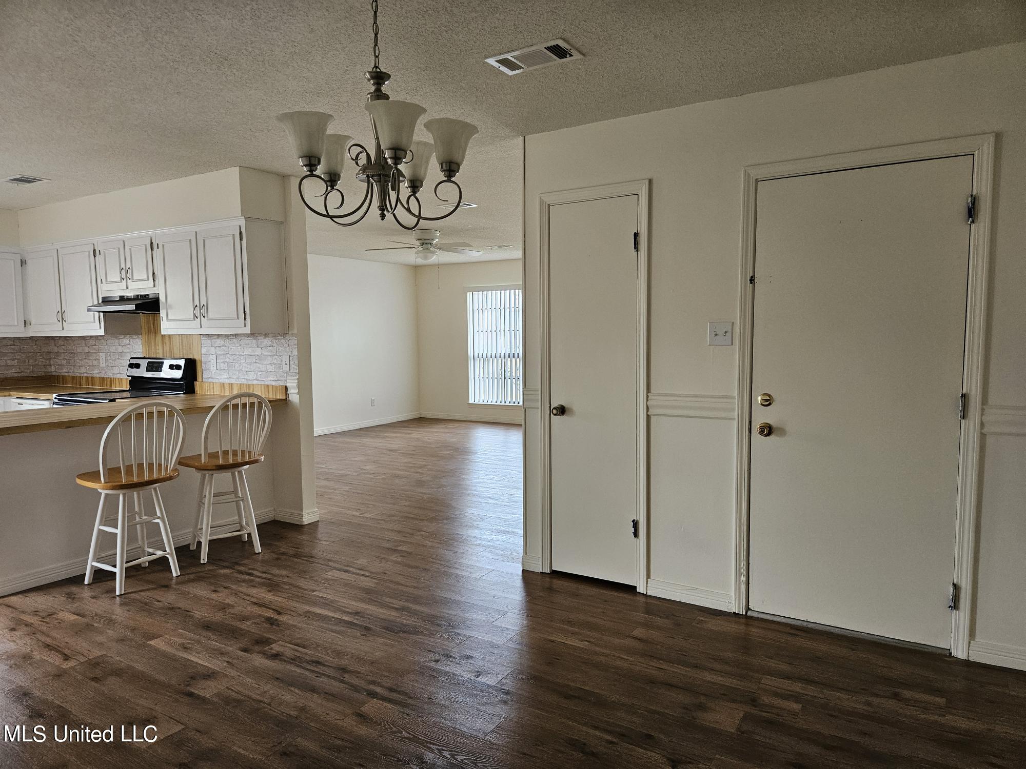 2190 Baywood Drive Biloxi, MS 39532 - Photo 3 of 14 diningroom