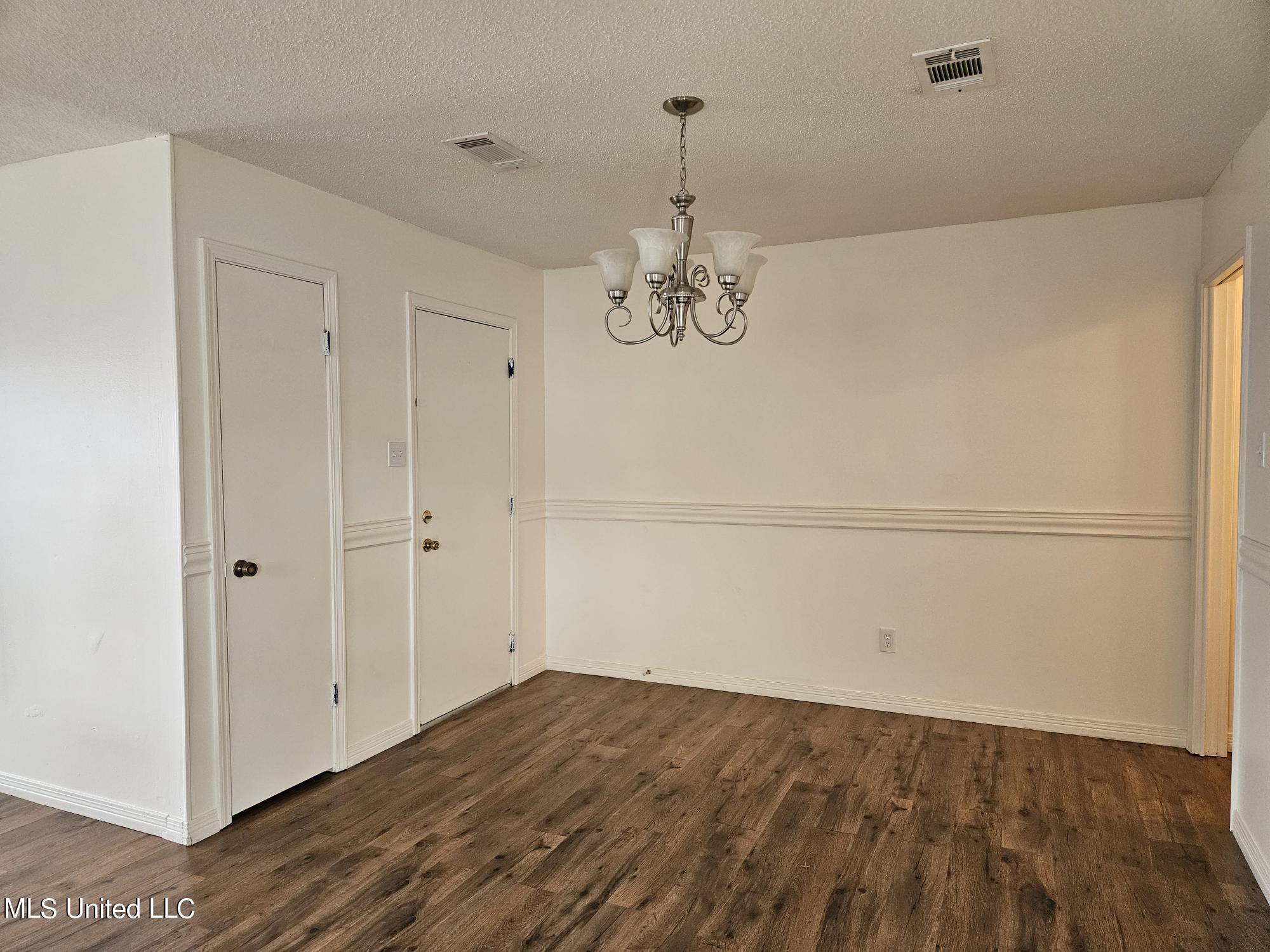2190 Baywood Drive Biloxi, MS 39532 - Photo 5 of 14 dining room