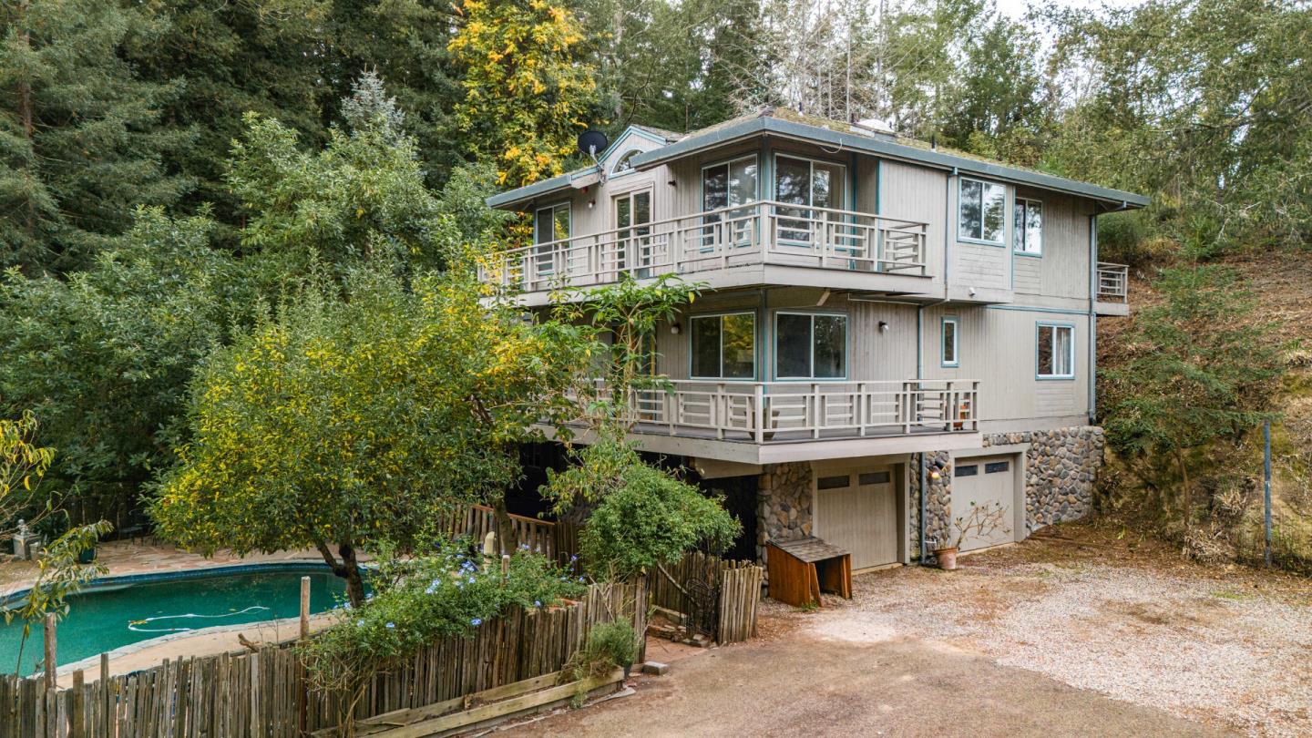 a view of a house with a sink and backyard