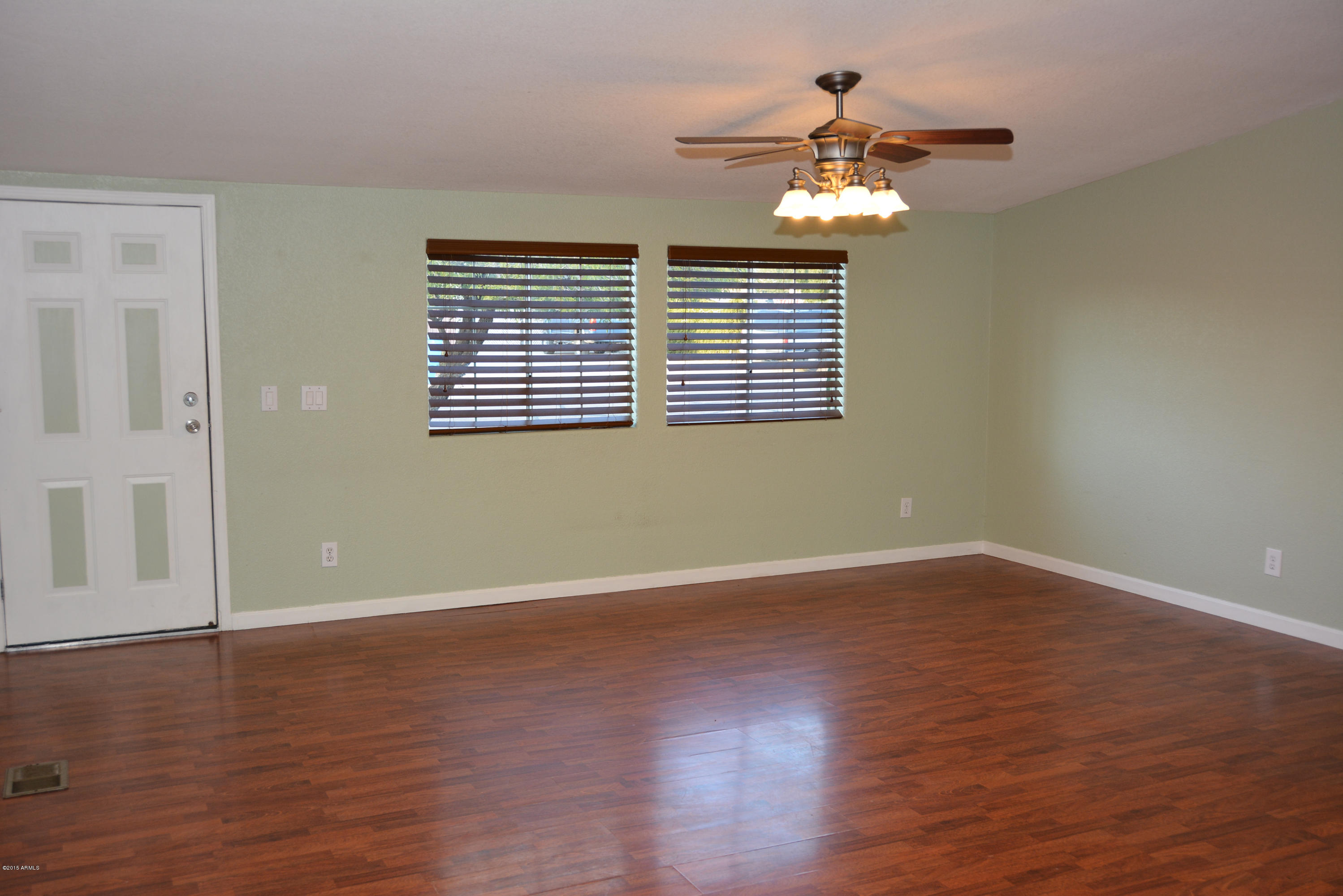 2725 East Escuda Road Phoenix, AZ 85050 - Photo 2 of 23 Living Room