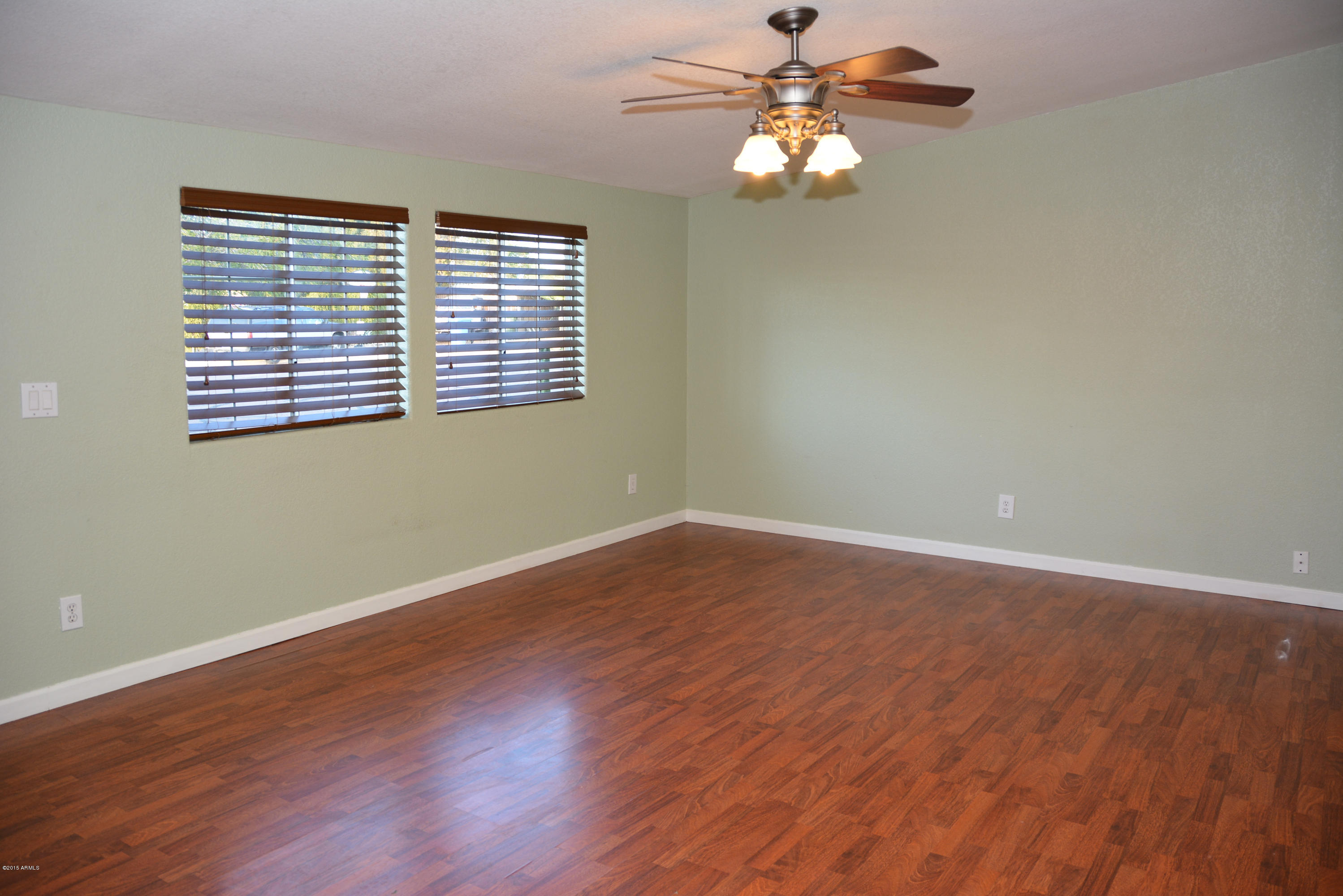 2725 East Escuda Road Phoenix, AZ 85050 - Photo 3 of 23 Living Room