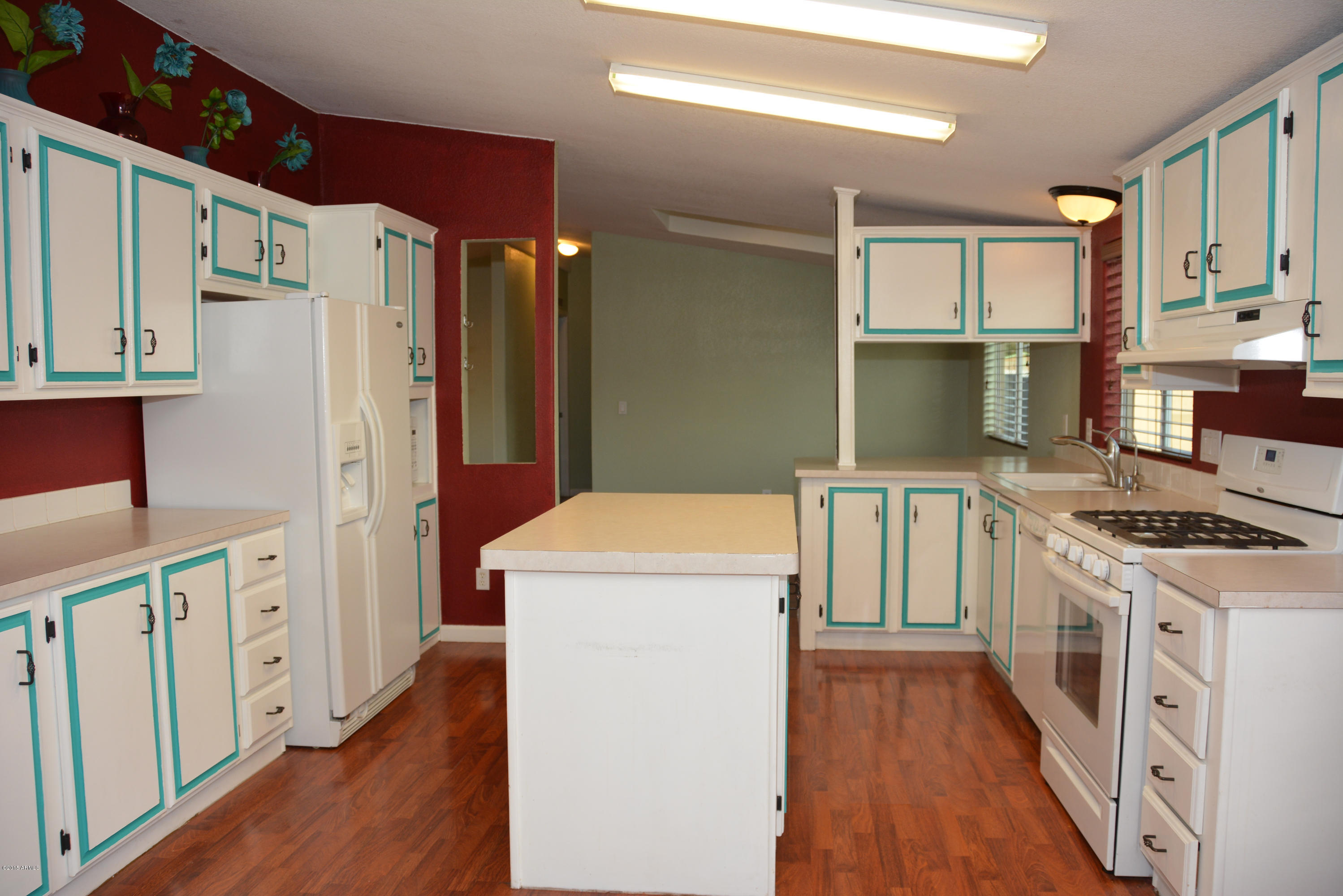 2725 East Escuda Road Phoenix, AZ 85050 - Photo 6 of 23 Large Island Kitchen