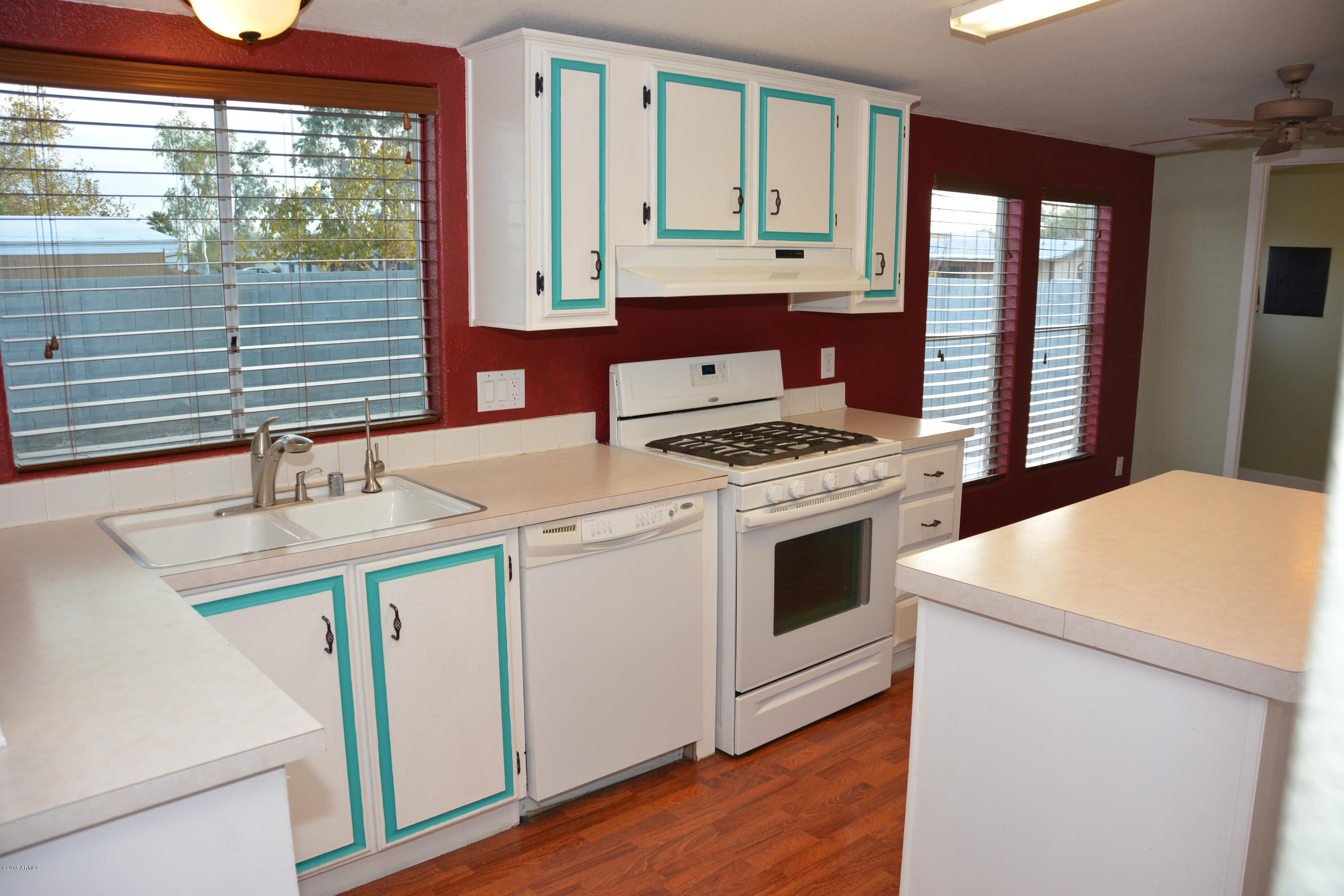 2725 East Escuda Road Phoenix, AZ 85050 - Photo 7 of 23 Natural Gas Cooking