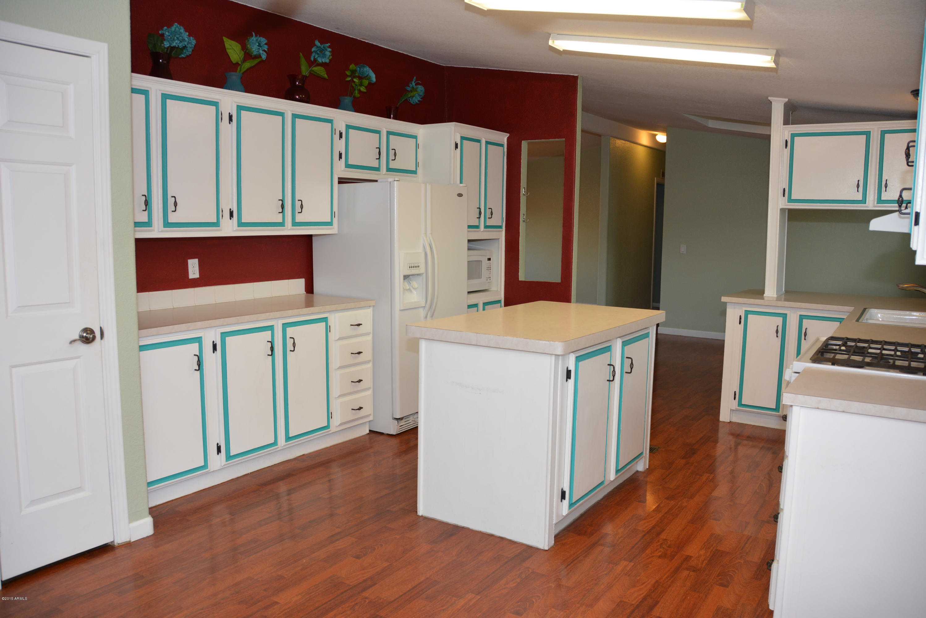 2725 East Escuda Road Phoenix, AZ 85050 - Photo 9 of 23 Kitchen