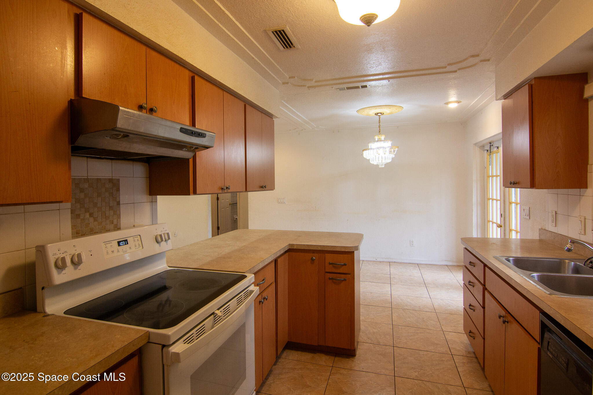 981 Palmer Street Rockledge, FL 32955 - Photo 17 of 38 a kitchen that has a sink and a stove