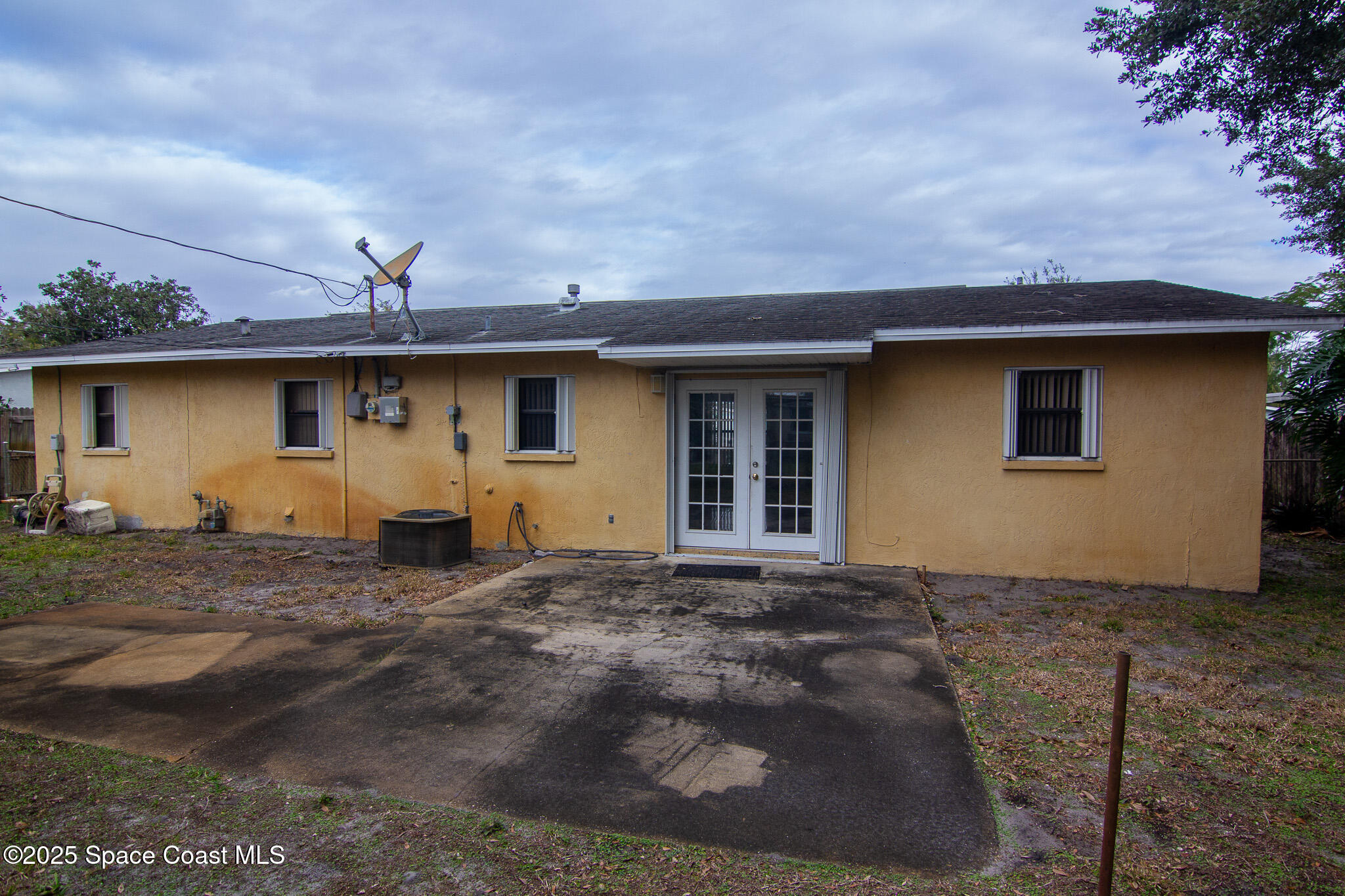 981 Palmer Street Rockledge, FL 32955 - Photo 5 of 38 a view of a house with backyard