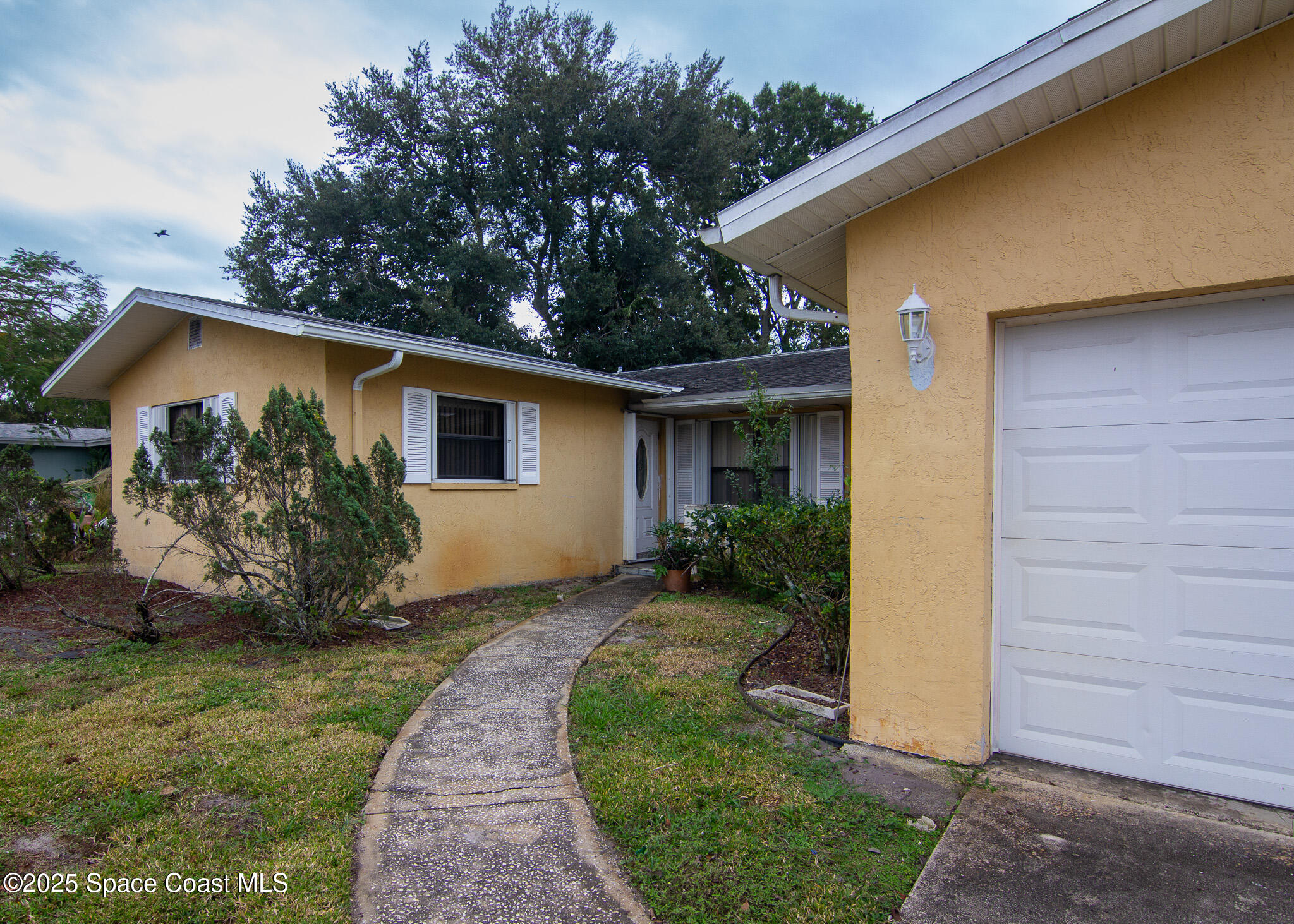 981 Palmer Street Rockledge, FL 32955 - Photo 7 of 38 a view of a house with a yard and plants