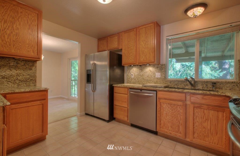 31220 36th Avenue Southwest Federal Way, WA 98023 - Photo 4 of 10