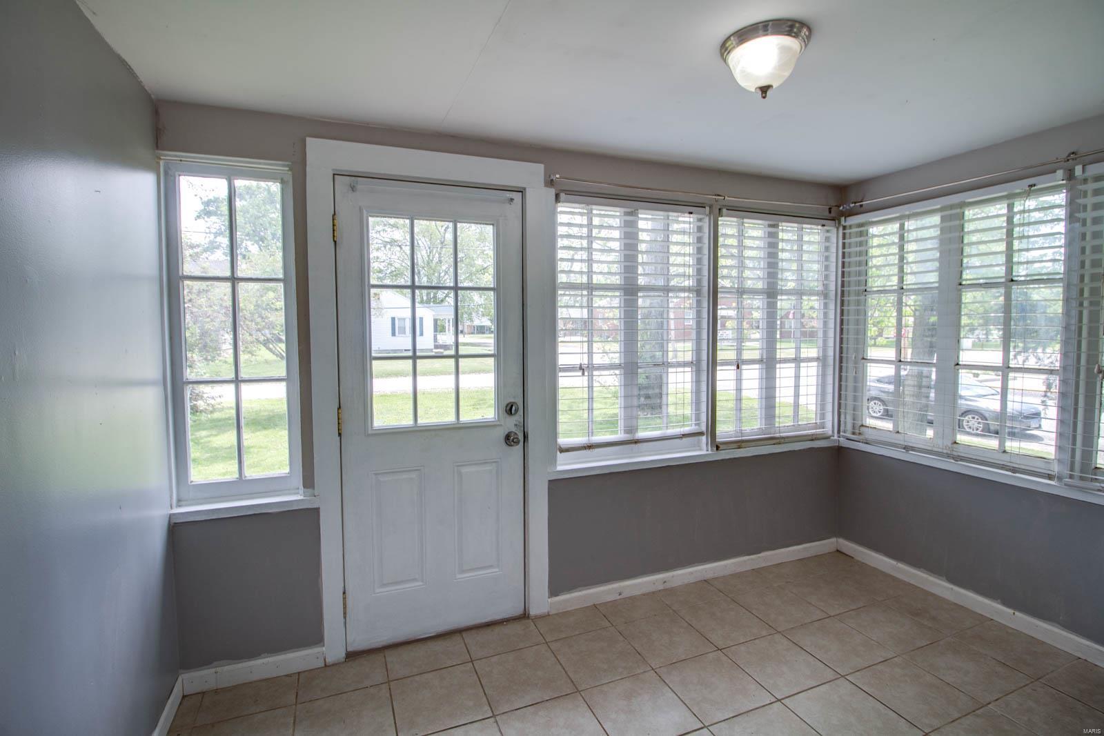 4818 Fosterburg Road Alton, IL 62002 - Photo 4 of 26