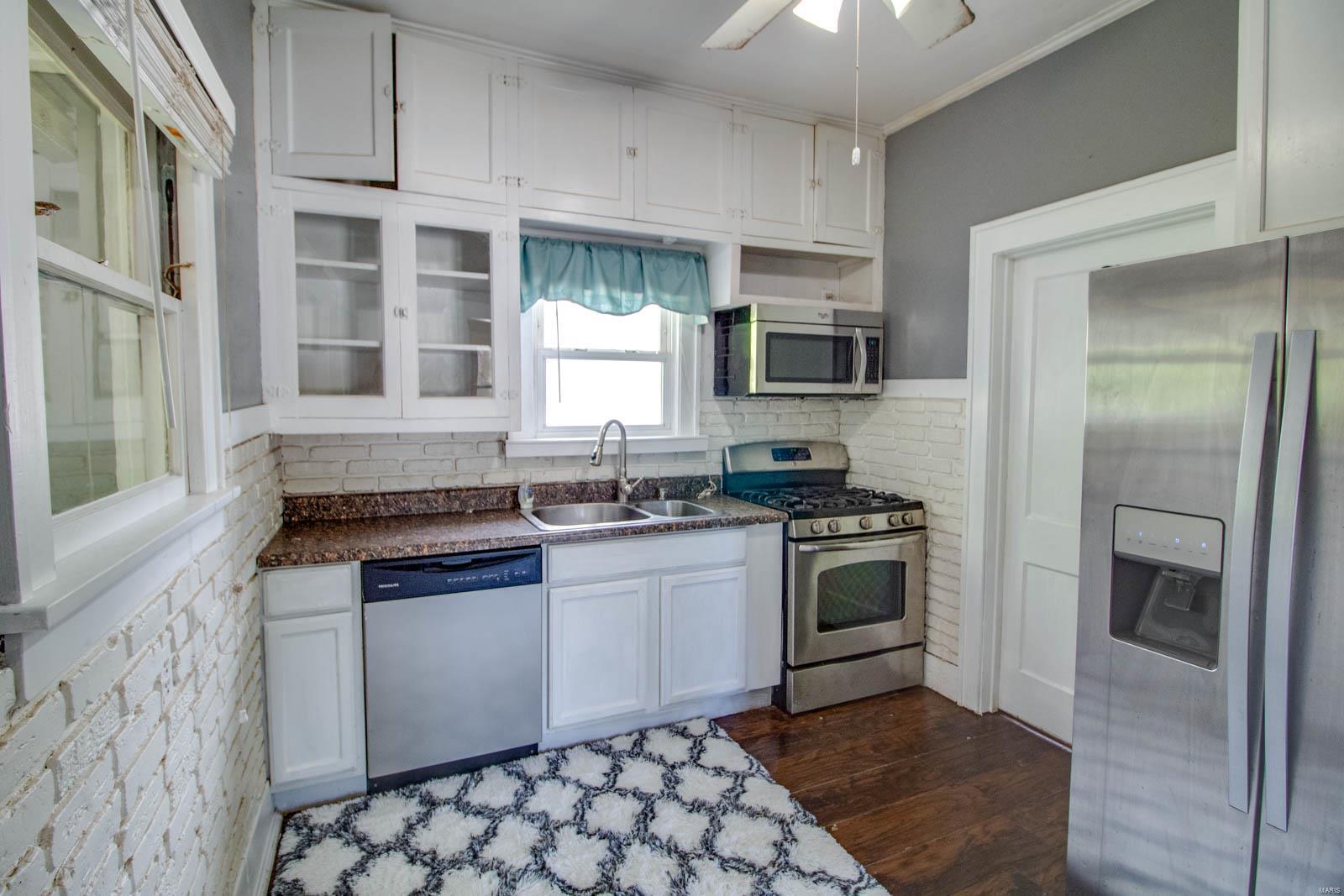 4818 Fosterburg Road Alton, IL 62002 - Photo 10 of 26