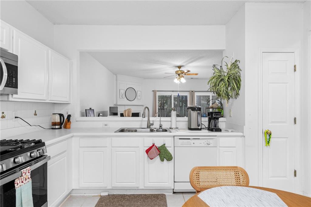 4088 Howell Park Road Duluth, GA 30096 - Photo 3 of 58