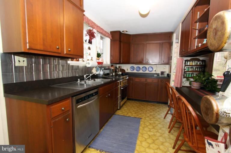 3303 Pendleton Drive Silver Spring, MD 20902 - Photo 13 of 28 Kitchen