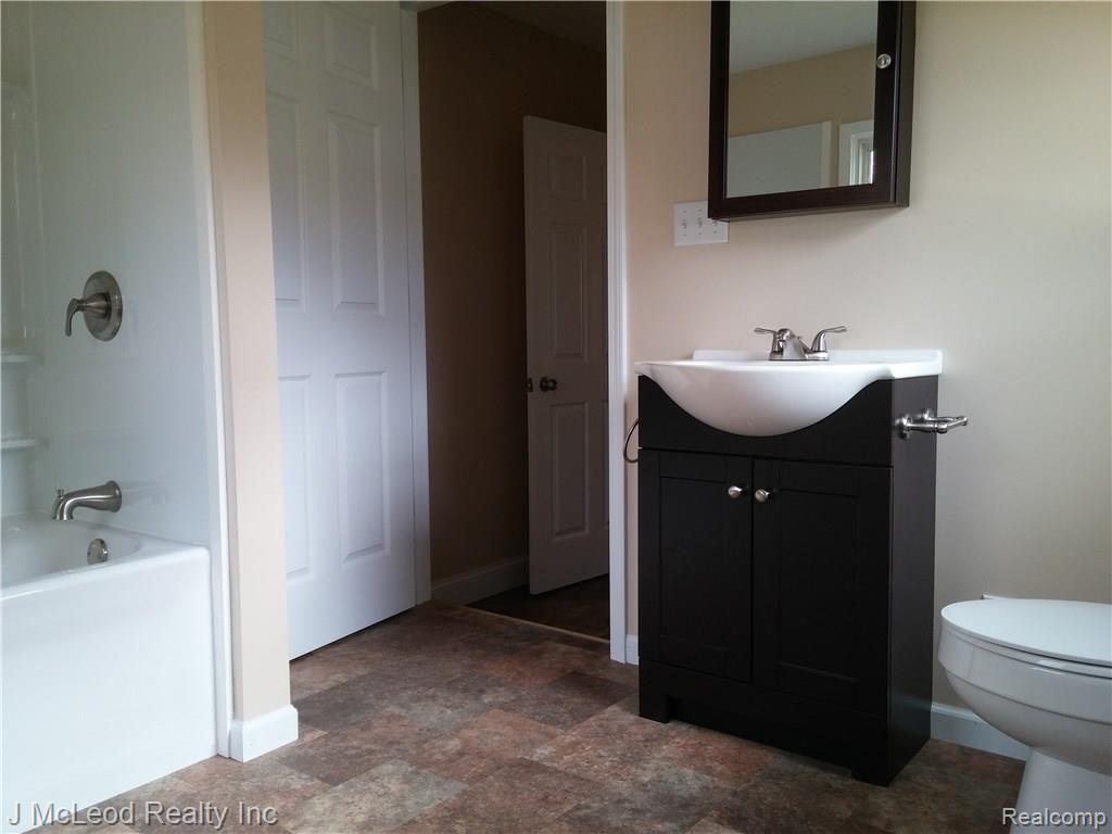 5800 Murphy Lake Road Millington, MI 48746 - Photo 8 of 20 2015-10-28 16.32