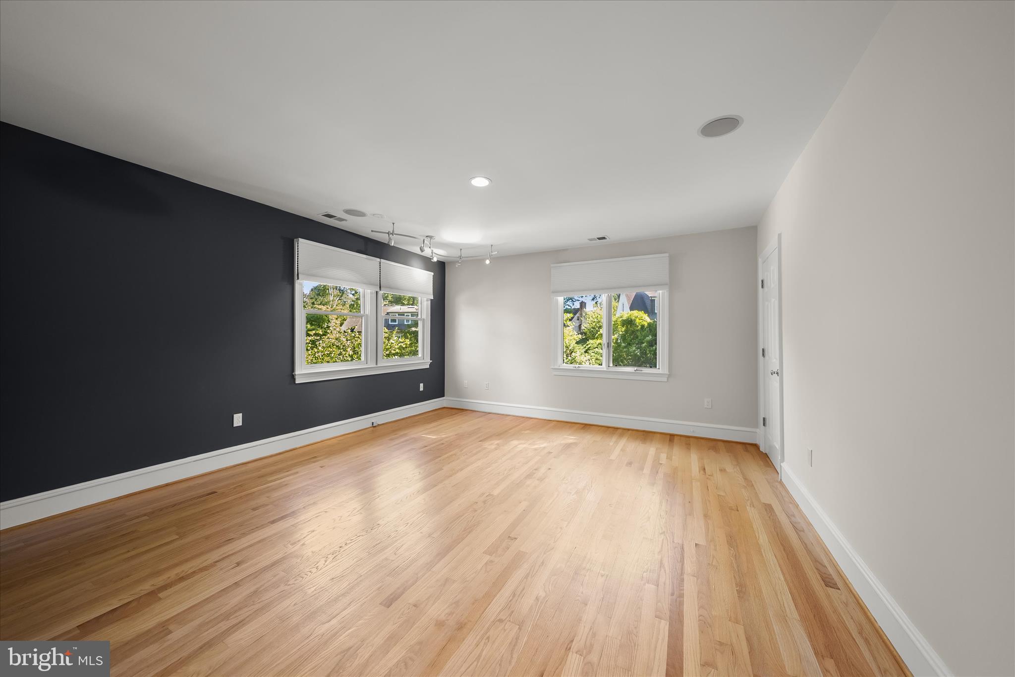 5104 Scarsdale Road Bethesda, MD 20816 - Photo 28 of 68 an empty room with windows