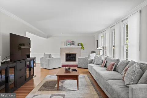 $1,150,000 | 744 Signal Light Road, Moorestown, NJ 08057