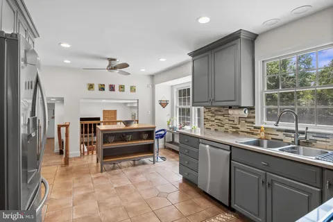 $1,150,000 | 744 Signal Light Road, Moorestown, NJ 08057