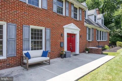 $1,150,000 | 744 Signal Light Road, Moorestown, NJ 08057