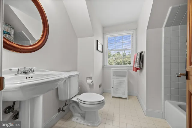 $1,150,000 | 744 Signal Light Road, Moorestown, NJ 08057