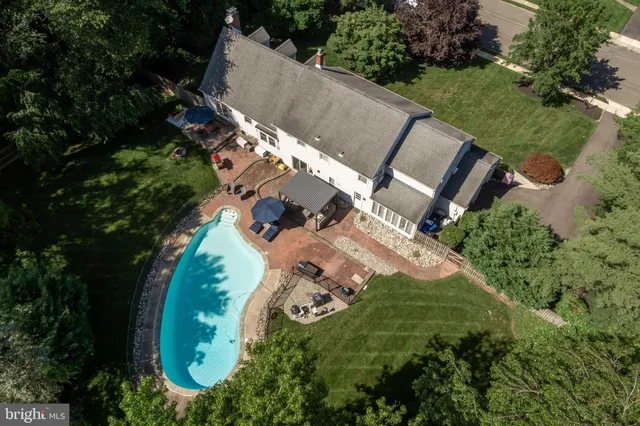$1,150,000 | 744 Signal Light Road, Moorestown, NJ 08057