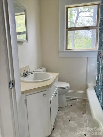 $189,900 | 2025 28th Street Northeast, Hickory, NC 28601