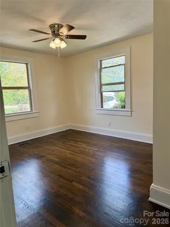 $189,900 | 2025 28th Street Northeast, Hickory, NC 28601