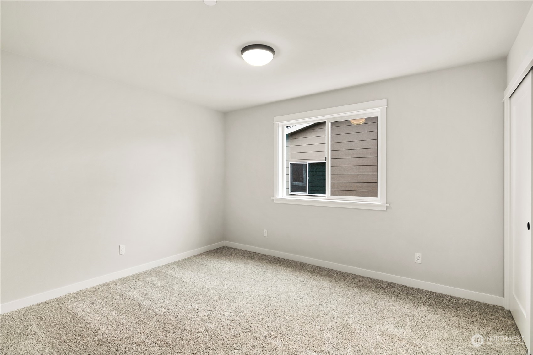 22530 Meridian Avenue South Bothell, WA 98021 - Photo 33 of 35 an empty room with a window