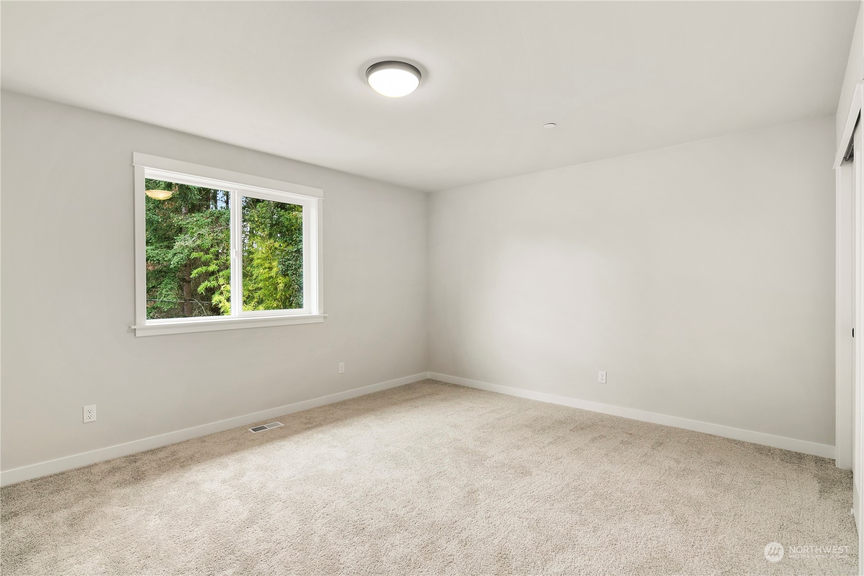 22530 Meridian Avenue South Bothell, WA 98021 - Photo 34 of 35 an empty room with a window