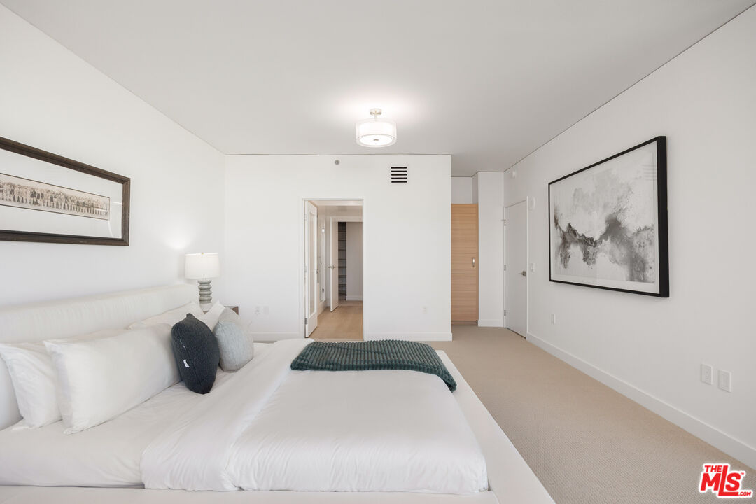 13650 Marina Pointe Drive, Unit 908 Marina del Rey, CA 90292 - Photo 10 of 33 a bedroom with a bed and painting on the wall